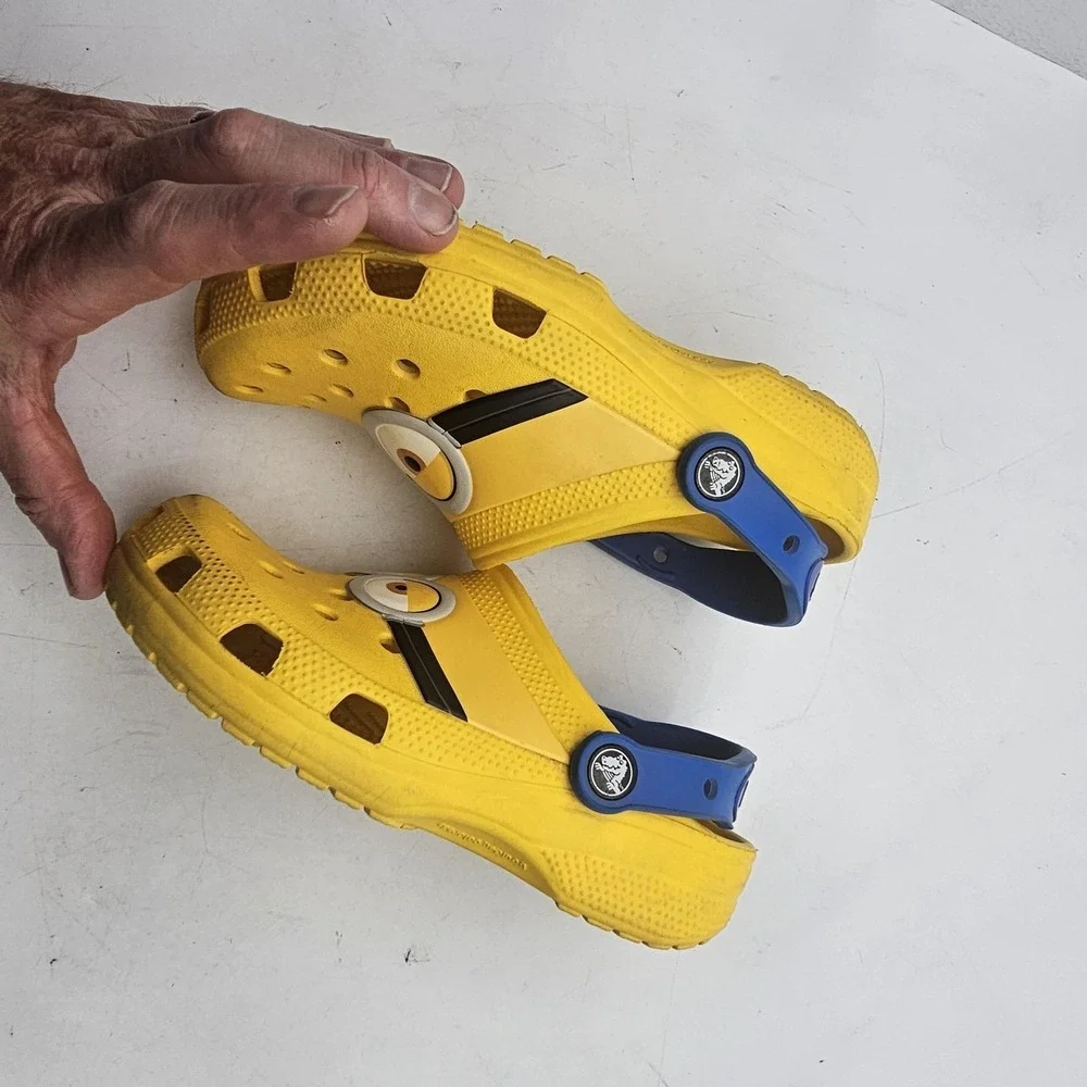 Crocs Shoes KIDS Size 3 Yellow Minions Classic Clog Sandals Slip On Rubber